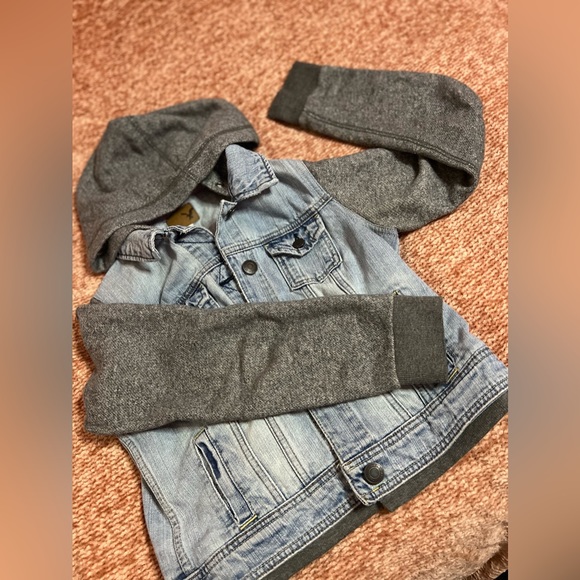 American eagle 🦅 denim jacket with fabric sleeves - Picture 3 of 5